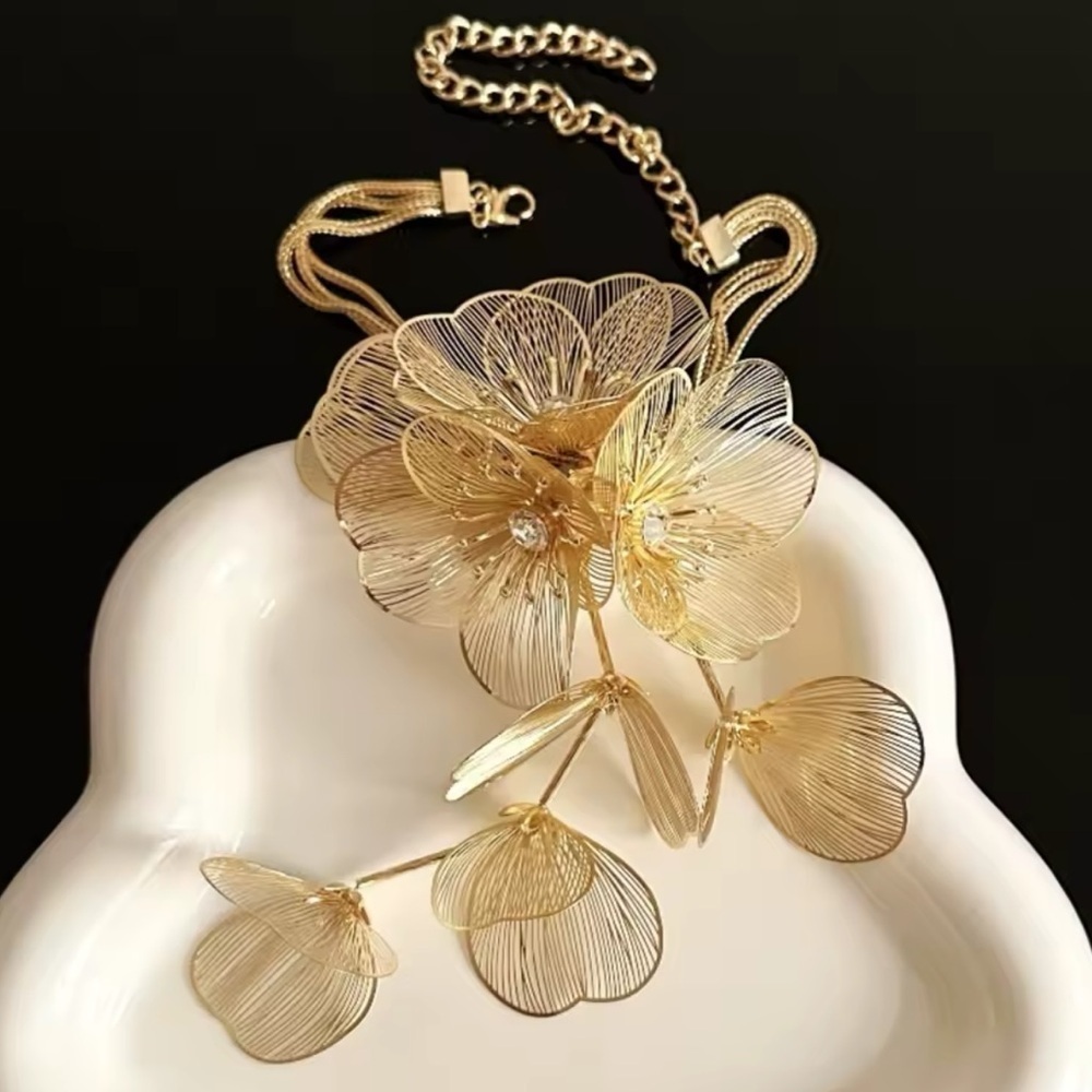 Anthropologie Silver Floral Statement Necklace - Picture 3 of 16